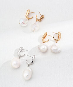 Natural pearl resin earrings (1)