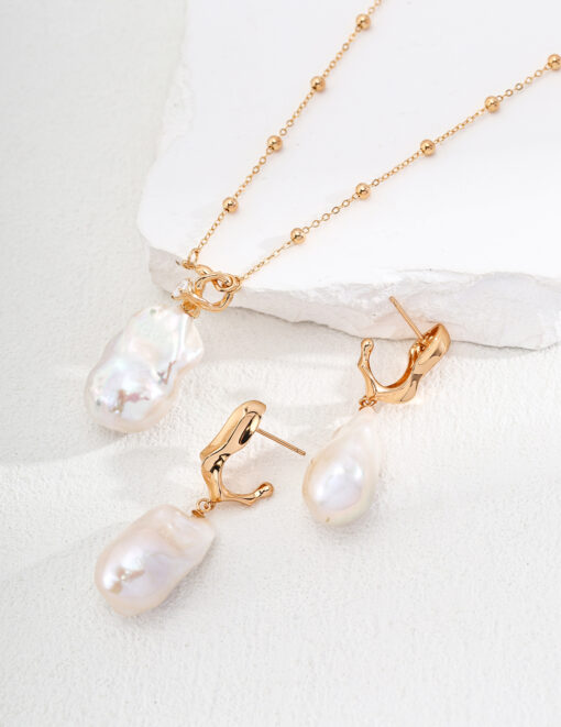 Silver pearl zircon necklace (1)